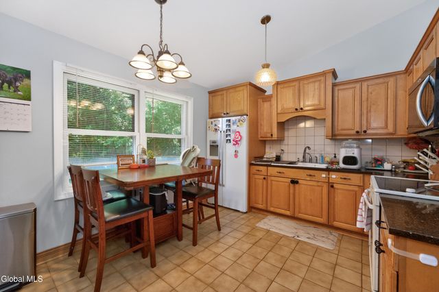 152 Woodin Road, Halfmoon, NY 12065