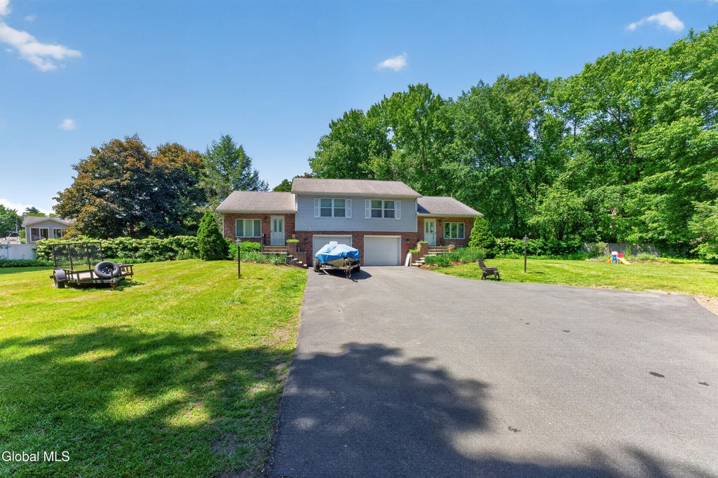152 Woodin Road, Halfmoon, NY 12065