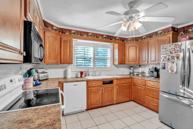 140 W 10th St, Colorado City, TX 79512