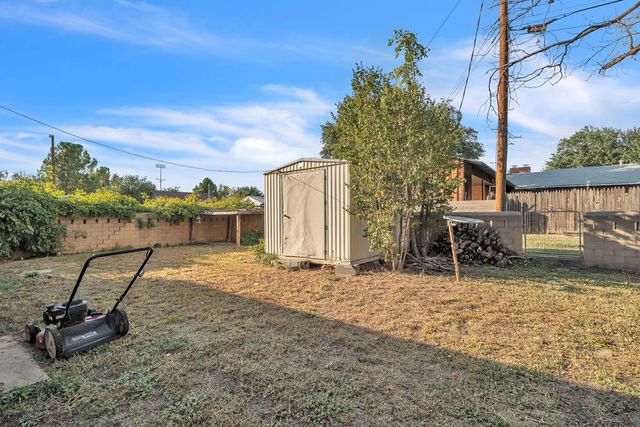 140 W 10th St, Colorado City, TX 79512