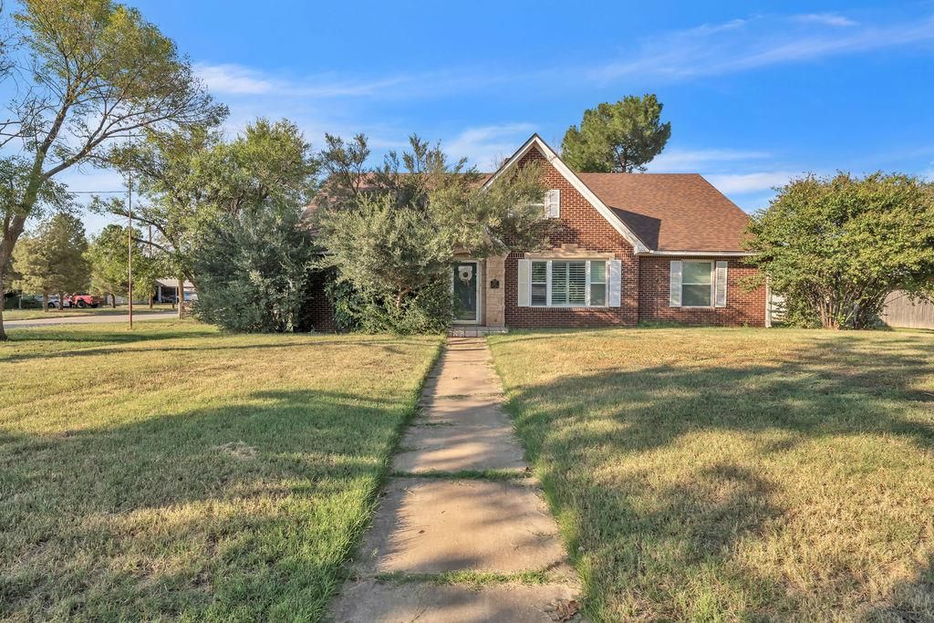 140 W 10th St, Colorado City, TX 79512