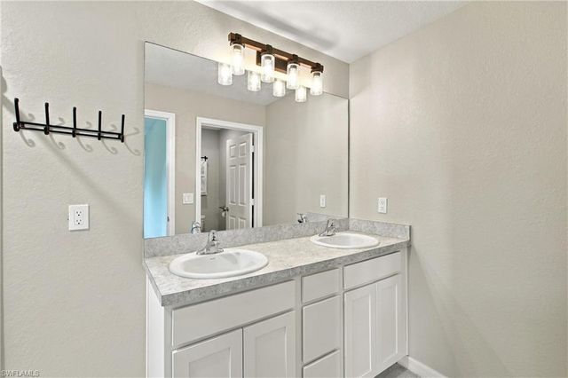 1615 NE 34th LN, Cape Coral, FL 33909
