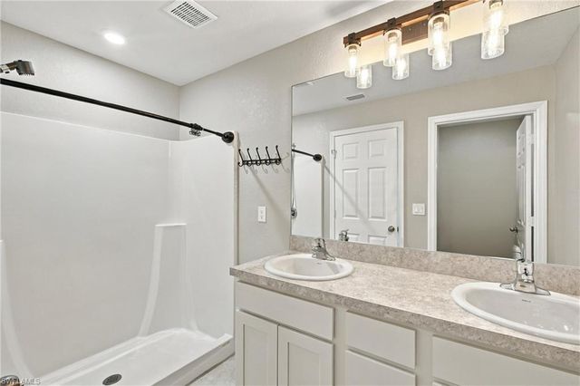 1615 NE 34th LN, Cape Coral, FL 33909