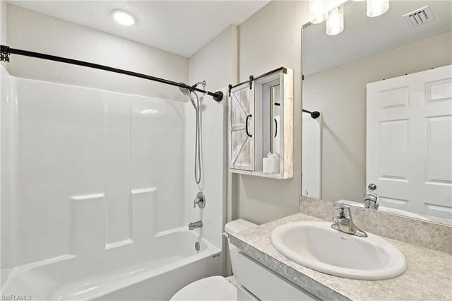 1615 NE 34th LN, Cape Coral, FL 33909