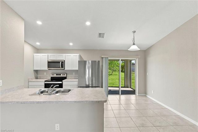 1615 NE 34th LN, Cape Coral, FL 33909