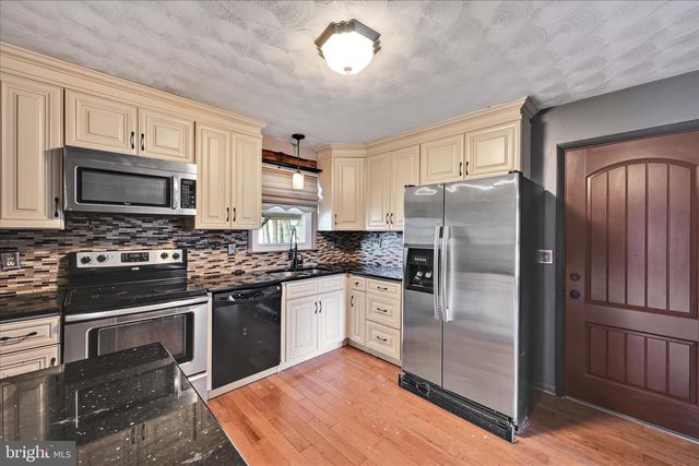 39 MINE RD, Lebanon, PA 17042