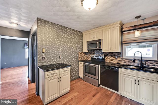 39 MINE RD, Lebanon, PA 17042