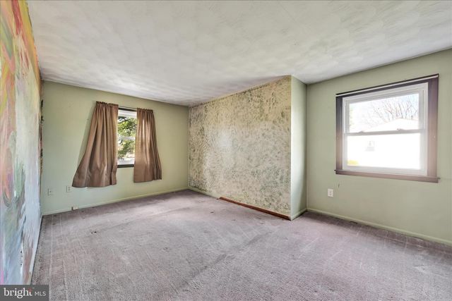 39 MINE RD, Lebanon, PA 17042