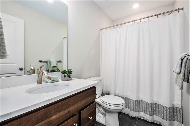 621 Waterford Village Drive, Walker, MI 49534