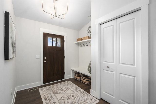 621 Waterford Village Drive, Walker, MI 49534