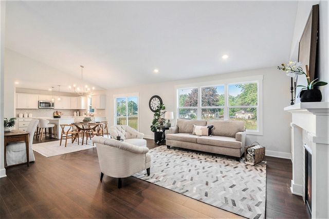 621 Waterford Village Drive, Walker, MI 49534