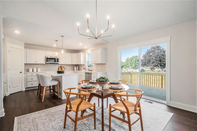 621 Waterford Village Drive, Walker, MI 49534