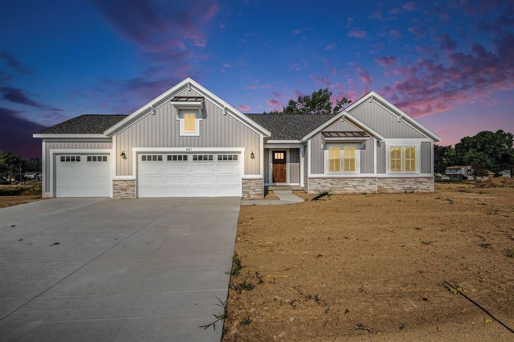 621 Waterford Village Drive, Walker, MI 49534