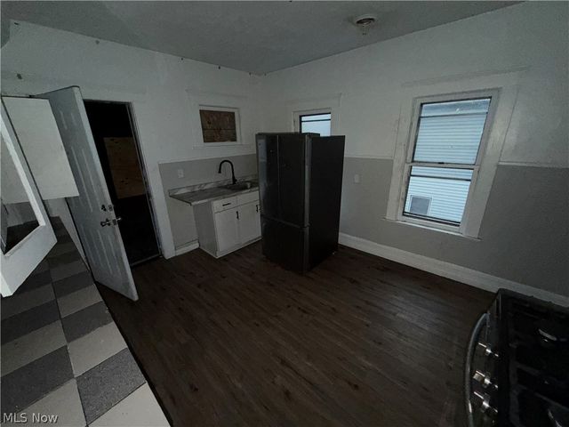 3185 W 58th Street, Cleveland, OH 44102