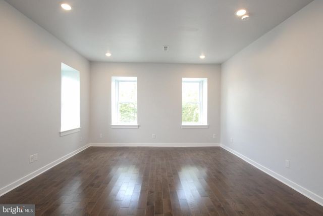 3910 W GIRARD AVE, Philadelphia, PA 19104