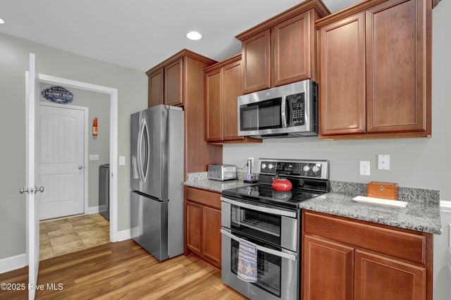 32 Maxwell Drive, Rocky Point, NC 28457