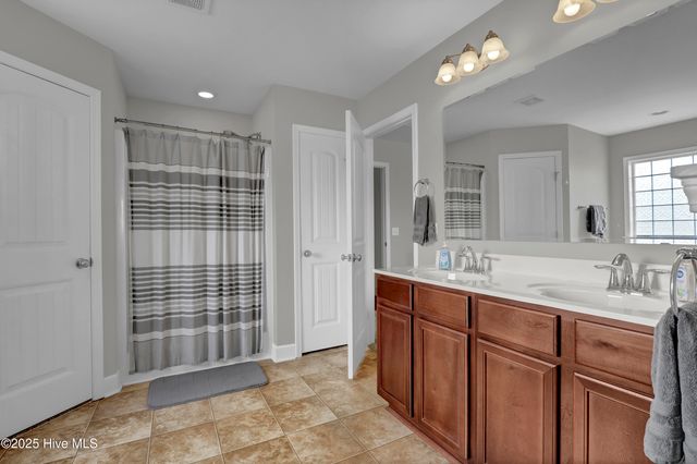 32 Maxwell Drive, Rocky Point, NC 28457
