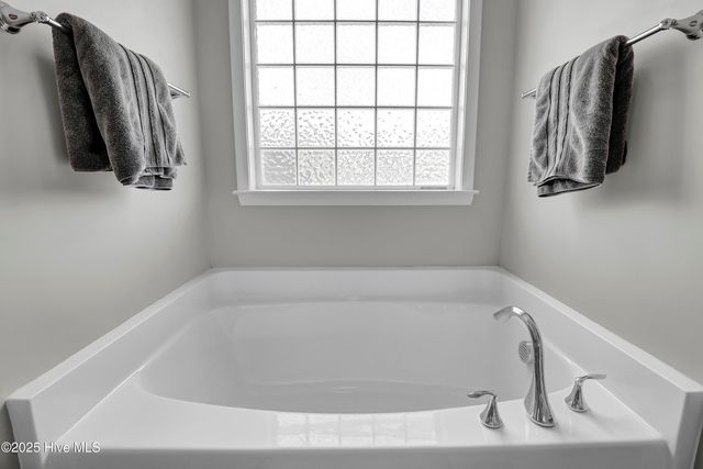 32 Maxwell Drive, Rocky Point, NC 28457