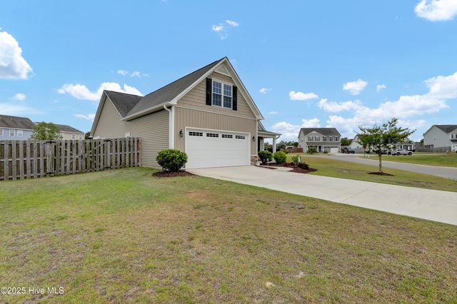 32 Maxwell Drive, Rocky Point, NC 28457