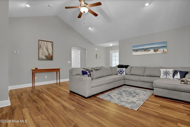 32 Maxwell Drive, Rocky Point, NC 28457