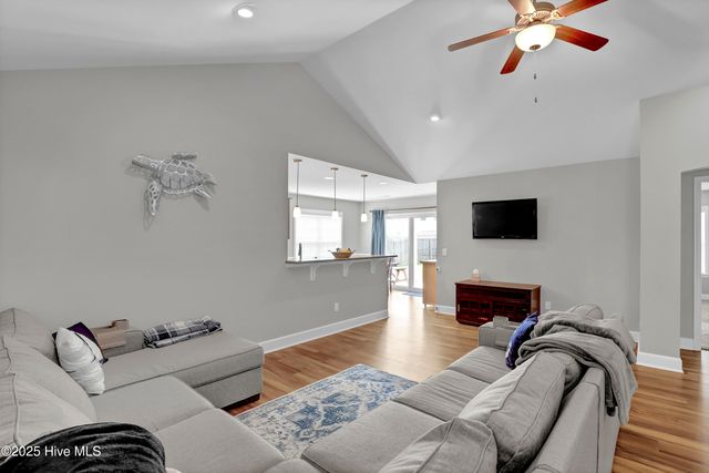 32 Maxwell Drive, Rocky Point, NC 28457
