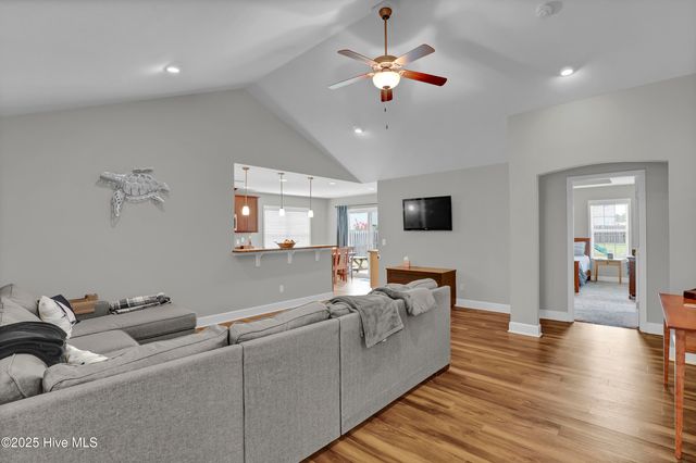32 Maxwell Drive, Rocky Point, NC 28457