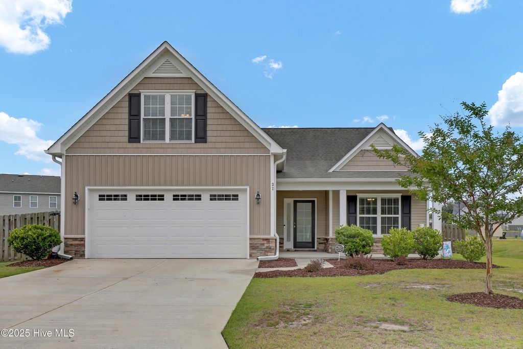 32 Maxwell Drive, Rocky Point, NC 28457