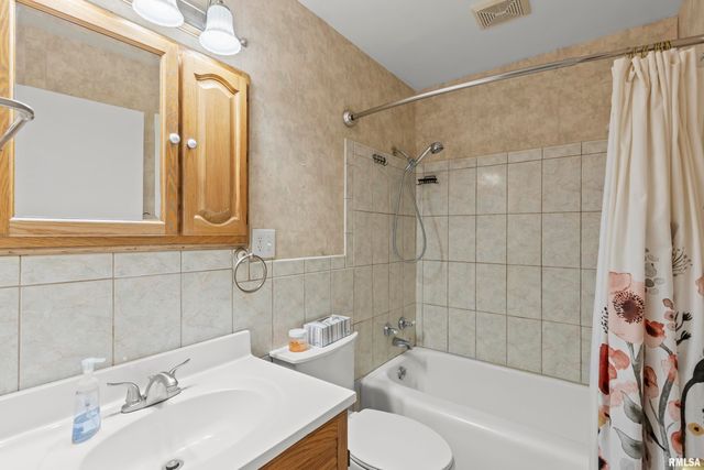 18 LAUTERBACH Drive, Bartonville, IL 61607