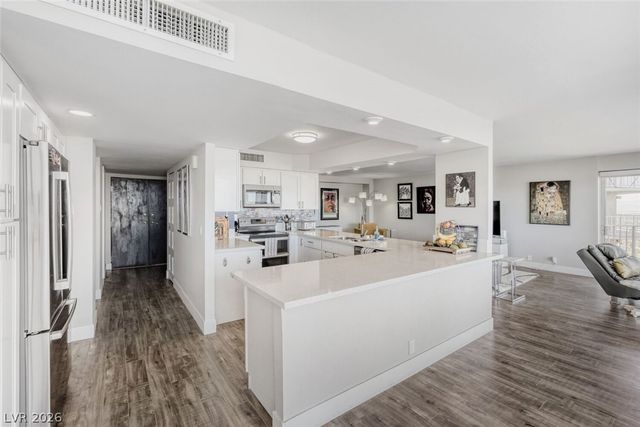 3111 Bel Air Drive 21F, Las Vegas, NV 89109