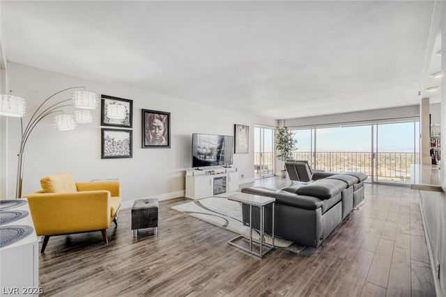 3111 Bel Air Drive 21F, Las Vegas, NV 89109