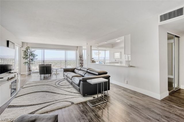 3111 Bel Air Drive 21F, Las Vegas, NV 89109