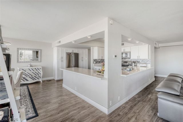 3111 Bel Air Drive 21F, Las Vegas, NV 89109