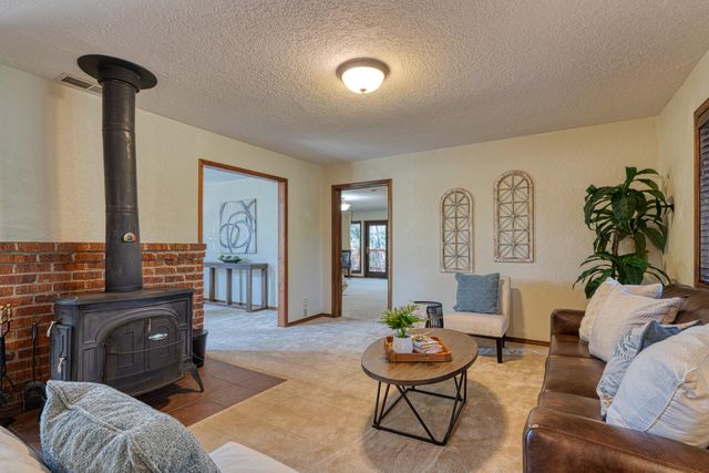 3 Pine Court, Tijeras, NM 87059