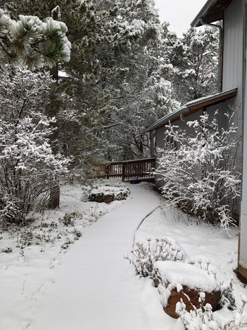 3 Pine Court, Tijeras, NM 87059