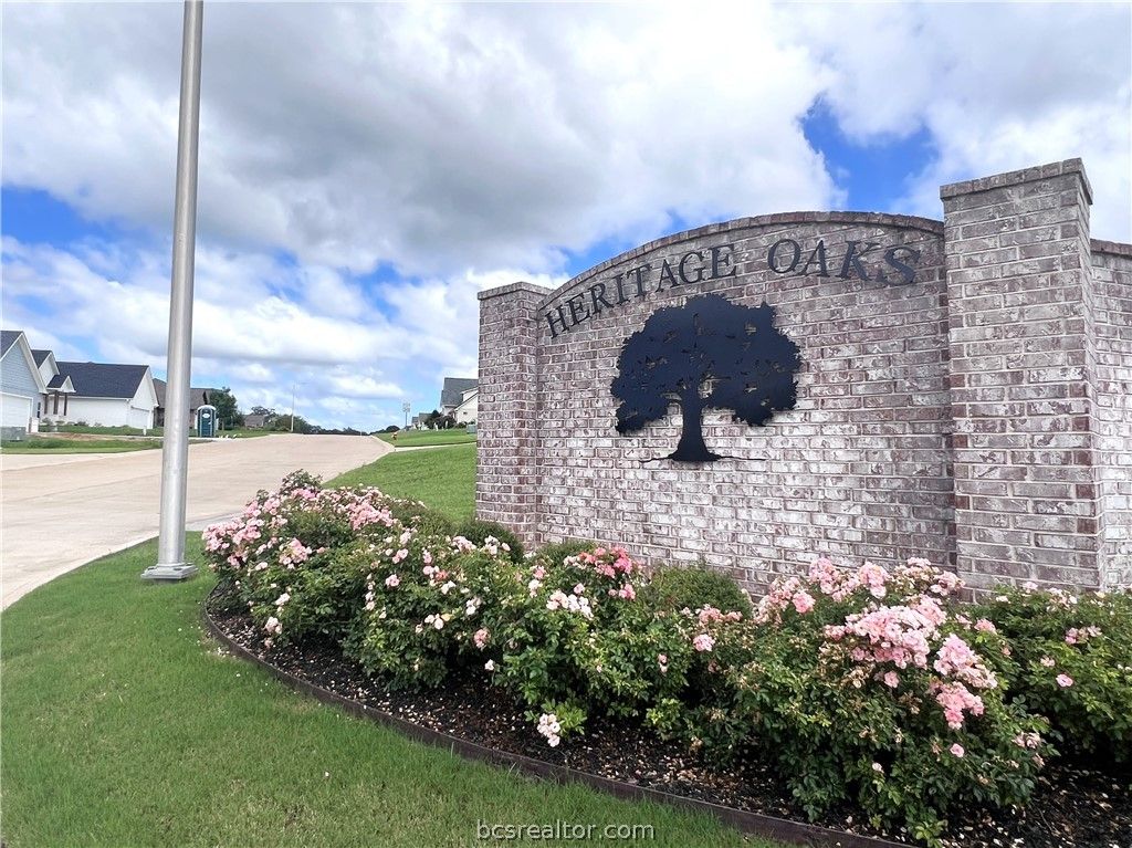 2404 Oak Hollow Lane, Brenham, TX 77833 — exterior