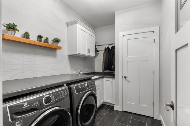 1143 AVA COURT, Neenah, WI 54956