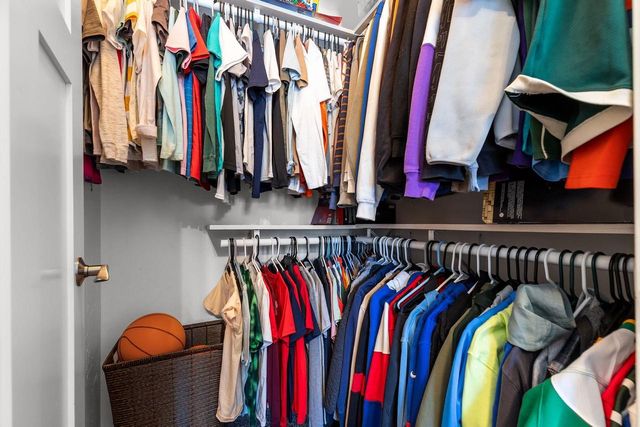 1143 AVA COURT, Neenah, WI 54956