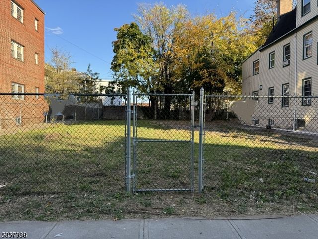 194 Amherst St, East Orange City, NJ 07018