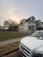 194 Amherst St, East Orange City, NJ 07018