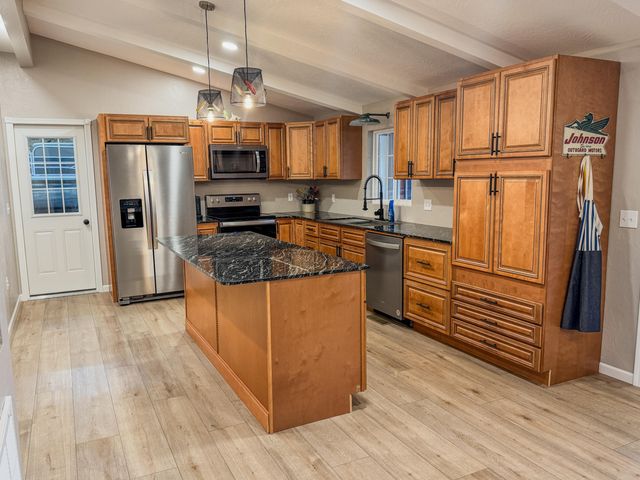 19 Lakeview Drive, Theodosia, MO 65761