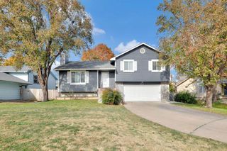 10316 E Countryside Cir, Wichita, KS 67207