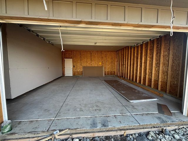 9035 N Isabelle, Valley Center, KS 67147