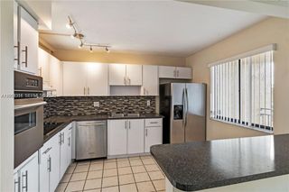 321 Lakeview Drive 204, Weston, FL 33326