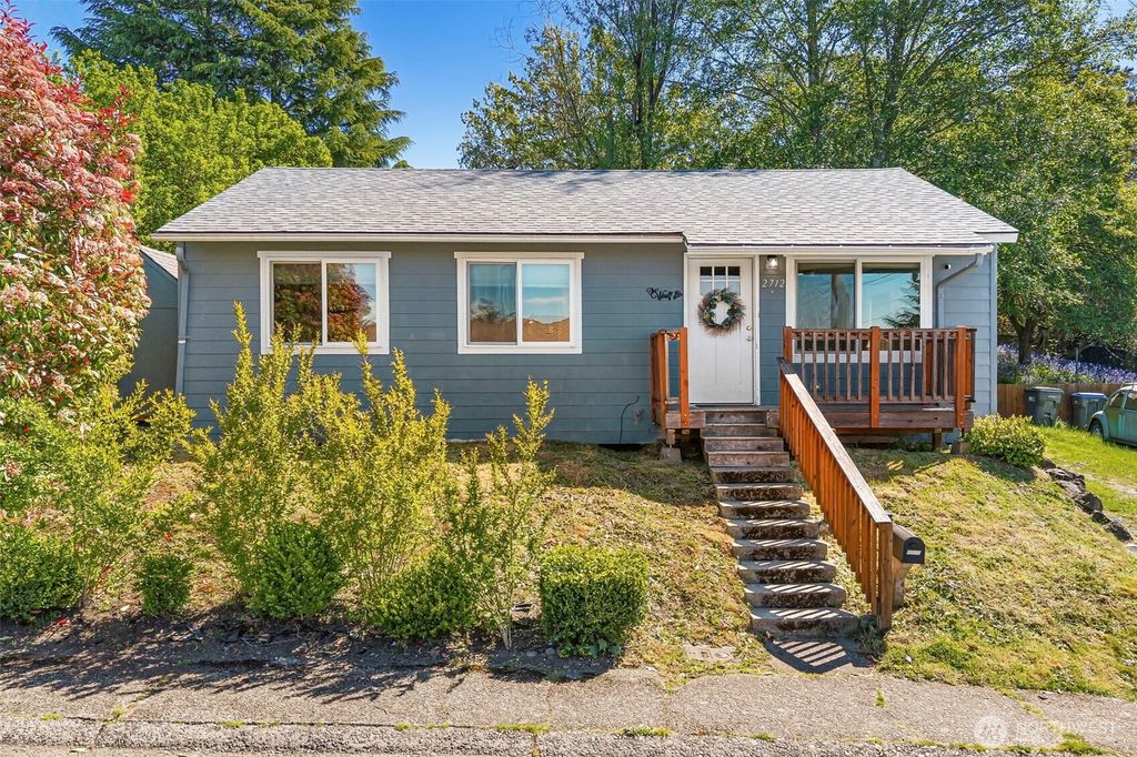 2712 Hefner Avenue, Bremerton, WA 98310