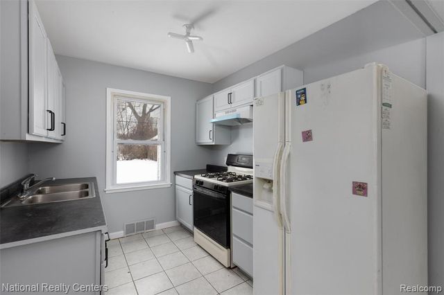 22160 Morton Street, Oak Park, MI 48237