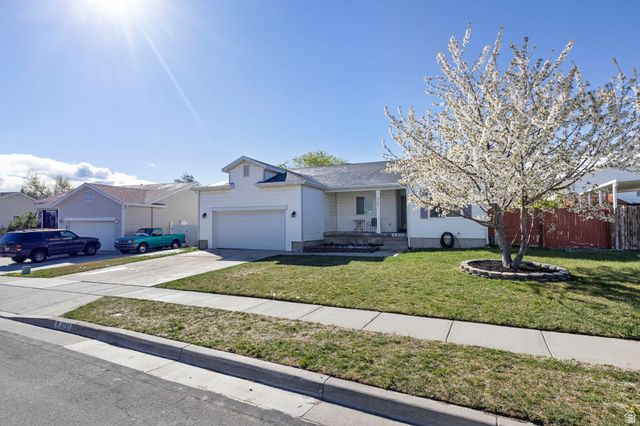 8795 W FLORENCE DR, Magna, UT 84044