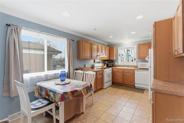 8164 Gerald Avenue, Warren, MI 48093