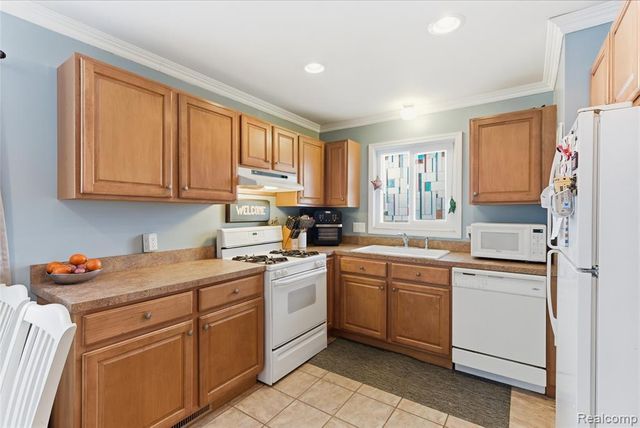 8164 Gerald Avenue, Warren, MI 48093