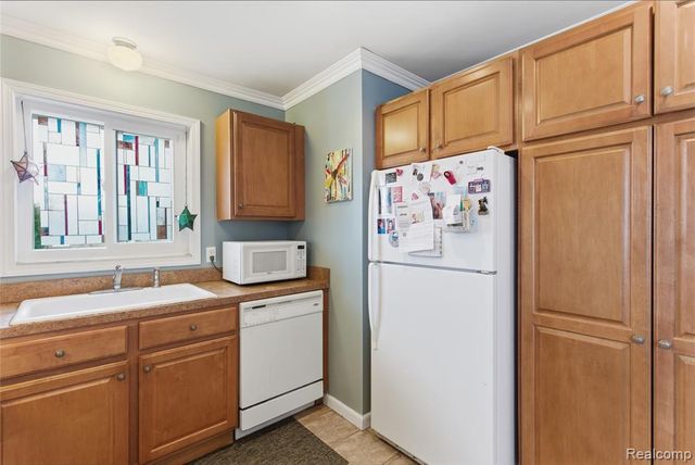 8164 Gerald Avenue, Warren, MI 48093