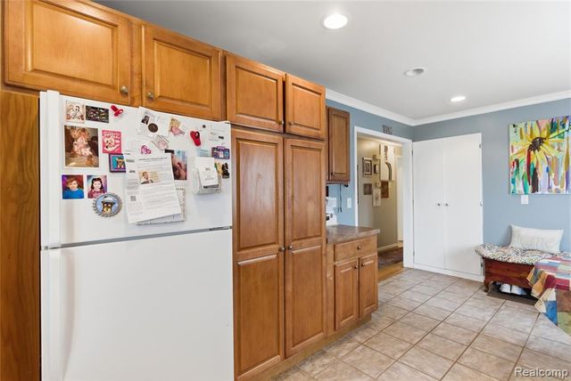 8164 Gerald Avenue, Warren, MI 48093